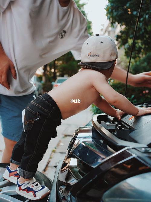 宝宝创意照978个月的修车型男 呆萌vs奶酷7815