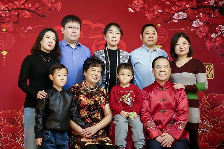 照相馆春节不打烊 为幸福留影