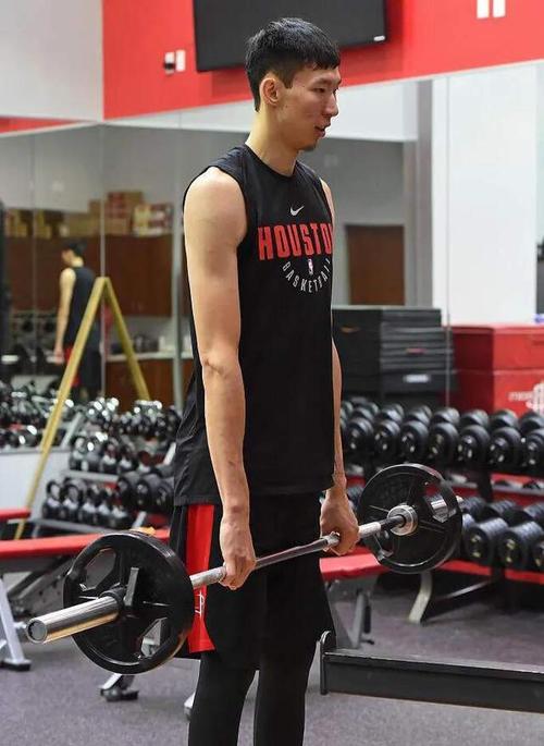 就连范志毅上吐槽大会,也直言周琦的肌肉训练力量太小了.