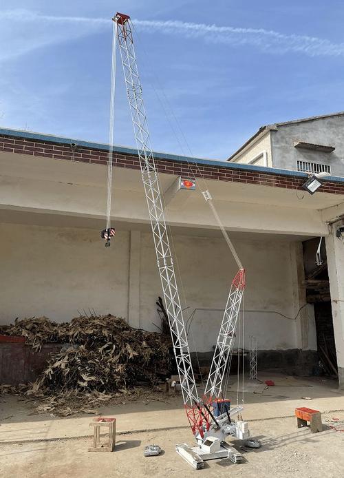 牛人自制履带吊3米主臂带超起吊车厂哭了