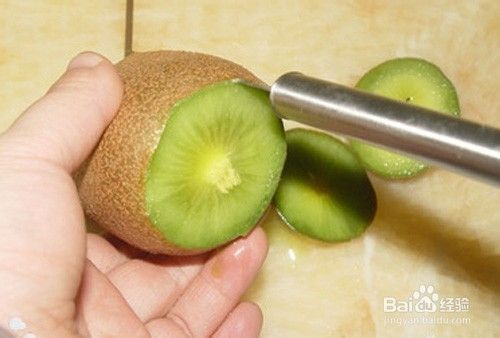 巧吃猕猴桃的方法
