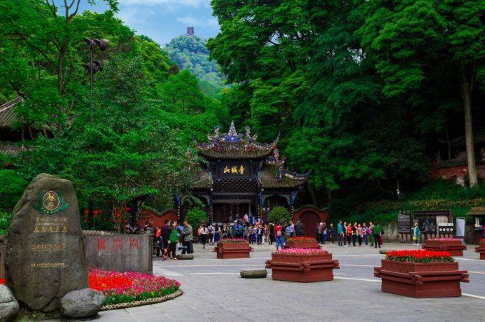 青城山都江堰景区与海康威视达成战略合作设立智慧旅游创新研究院