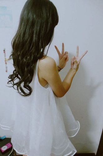 背影女生图片很随意的美女空间皮肤