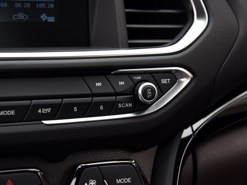 广汽乘用车 传祺gs4 2015款 200t 手动精英版