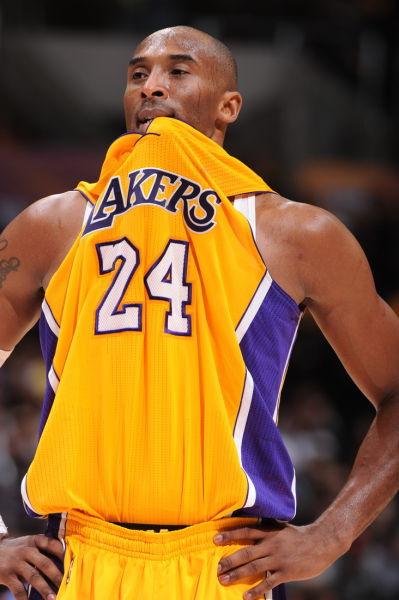 图文-[常规赛]雷霆116-101湖人 科比无奈咬球衣