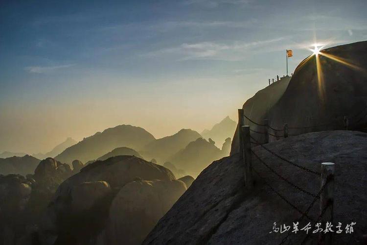 乌山,位于诏安,云霄,平和,常山交界处,因山外表呈乌黑色,故名.