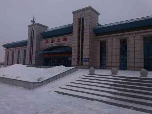 扶余北站-"第一次见到广场上人这么少的火车站 里面只