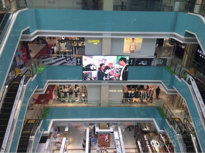 谈天说地合胜百货偶遇人潮网小帅哥