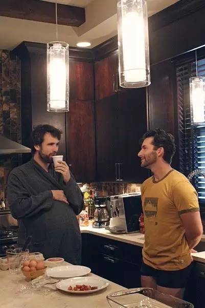 他们与异性恋只有一个差别—— 而有一部电影却将男男生子这么 脑洞