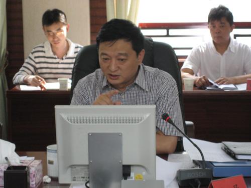 六盘水召开市委四届(2006)第13次常委会议