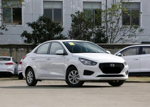 现代瑞纳:省油亲民三厢车,价格便宜动力足,遮风挡雨很实用