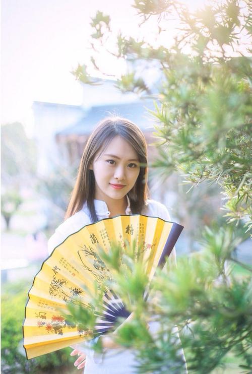 中音校花潘杭苇秀古典美 称不愿做校花 : 中音校花潘杭苇秀古典美 称
