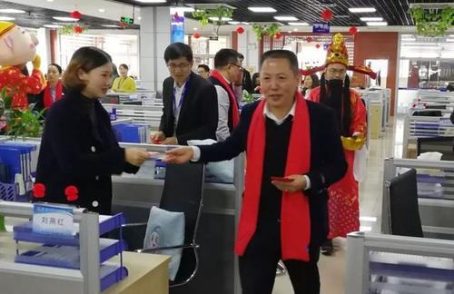                 董事长朱志强发