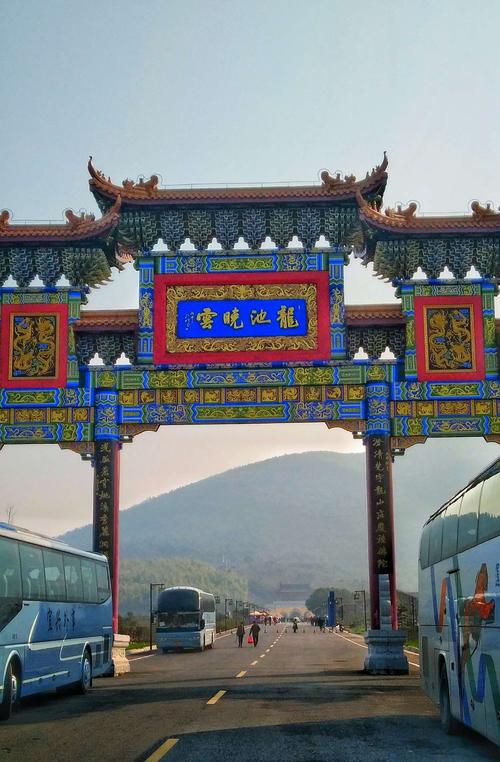 其它 宜兴龙池山 写美篇 龙池山风景区位于宜兴城西南35公里的茗岭乡