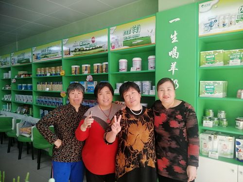 住雄县优生活羊奶店邀请动之美健身队冬至包饺子给所有队友带来了欢声
