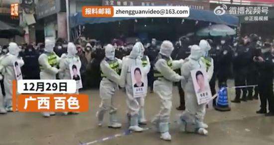 广西多人因走私被押解游街示众媒体违背依法治国精神