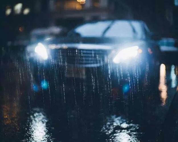 懒人汽车提醒:下雨天与安全行车更配哦!