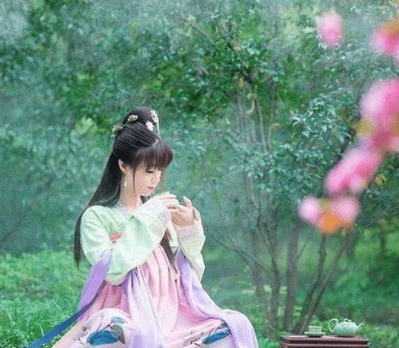 古代历史中,为何要将13岁少女称为豆蔻年华,豆蔻代表着什么?