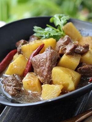 腌肉炖土豆