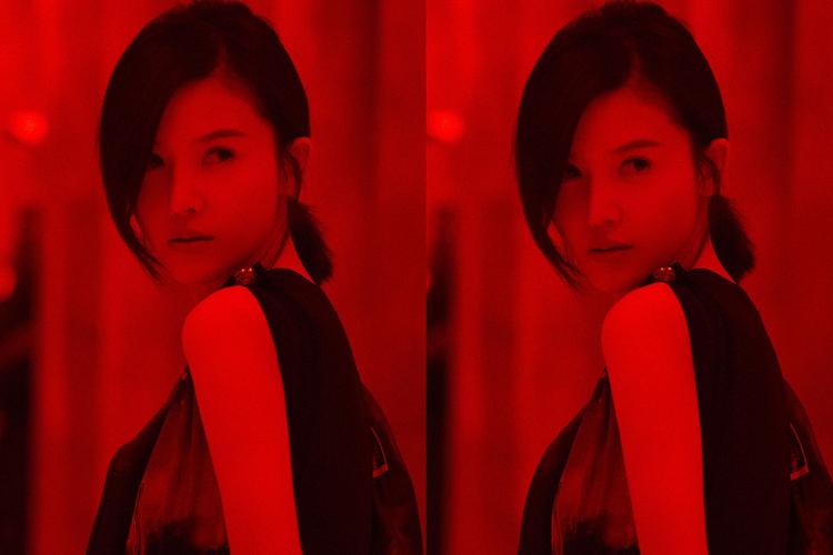 杨子姗亮相上海活动 《赖猫的狮子倒影》热拍中