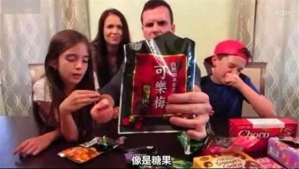 老外因为好奇在网购一堆中国零食吃一口蒙了全家人都哭了3