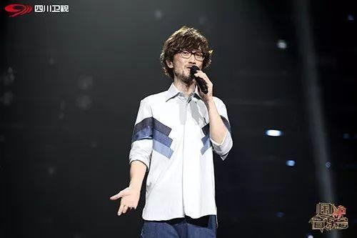 放下自己对过往的执念 在《围炉音乐会》上 周传雄再谈起这段过往