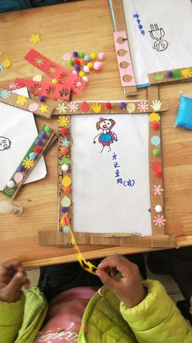 加茂贡麻木索那幼儿园纸箱总动员——手工活动(相框)
