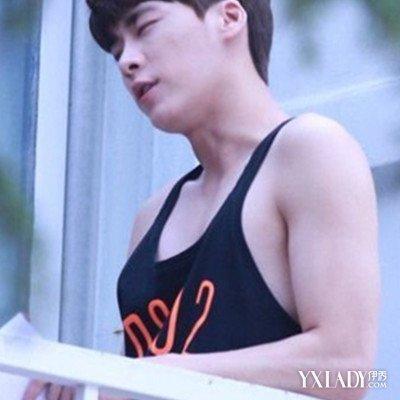 【图】李易峰的腹肌照片曝光 《盗墓笔记》光膀赤膊秀