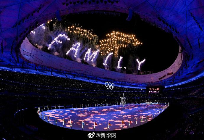 心连心,同住地球村……"2月20日,在北京2022年冬奥会闭幕式尾声,纯洁