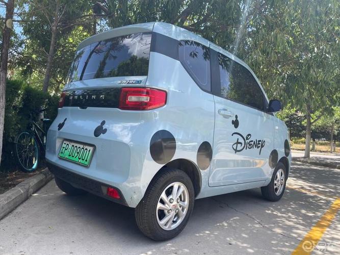街拍# "国民神车"五菱宏光mini这个小电动不错的价格