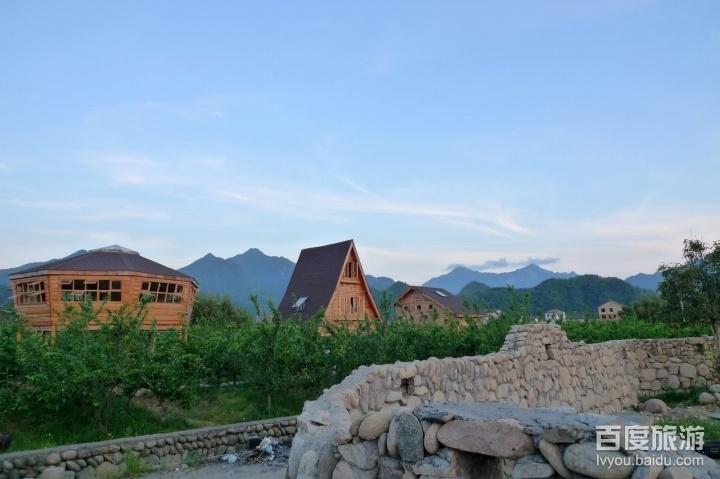  p>古昌化县的县城,是有名的古迹旅游胜地.