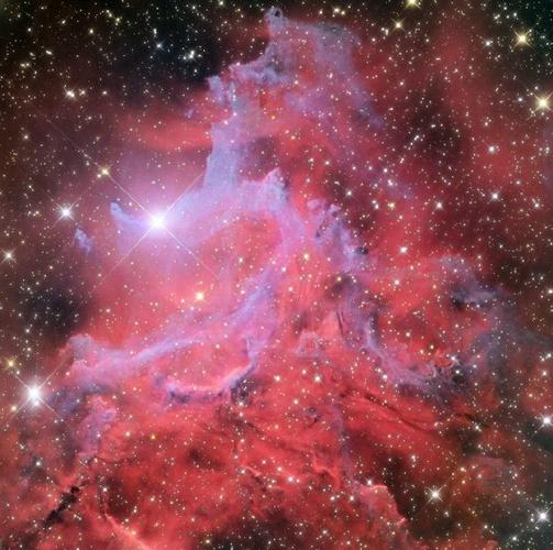 宇宙# nasa中文的照片- 火焰星星云(flaming star nebula),又称ic