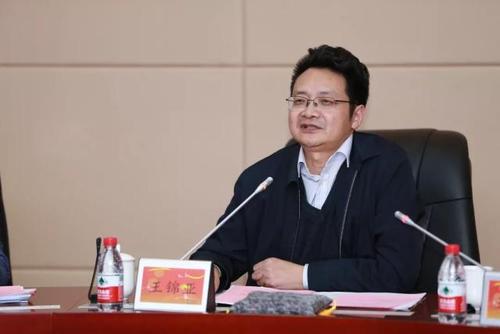 会后,王锦亚与内蒙古高院党组书记,院长杨宗仁就督导工作交换意见.
