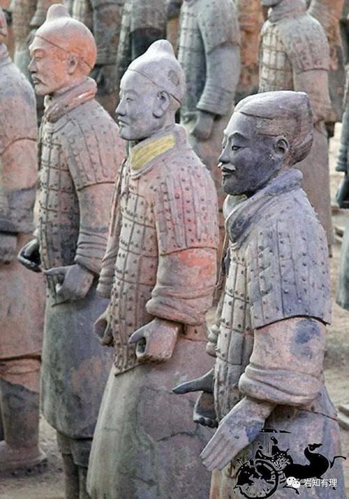 老照片带你看看刚出土的兵马俑色彩鲜艳15秒后开始褪色