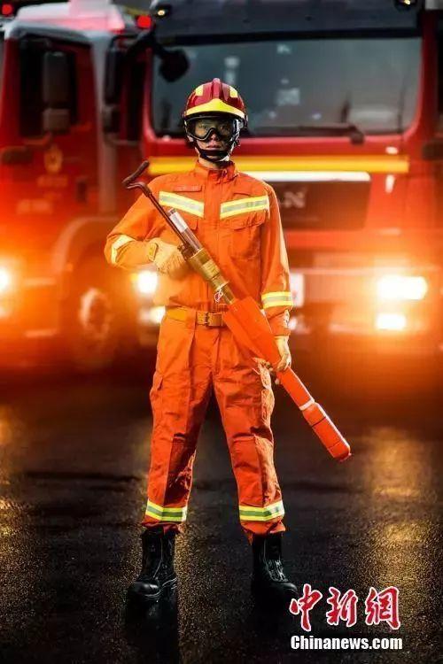 是他们用自己的身躯 来源:四川消防 供图 无论发生什么危险 消防战士