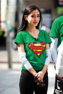 我想要angelababy 在跑男中第一季去韩国那一期,图片中的的背影发型.