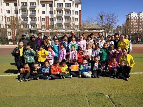 新安家园幼儿园"大手拉小手,快乐向前冲"亲子活动掠影