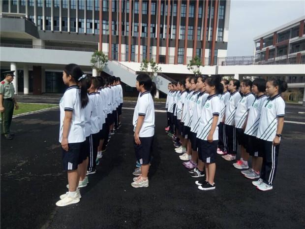 及时适应初中生活,常州市翠竹中学举行了新生夏令营活动