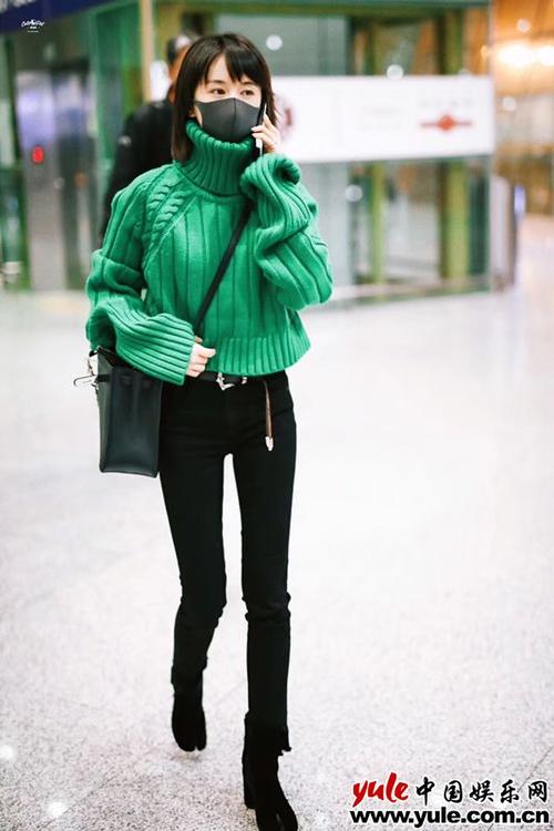 王子文机场穿搭实力教学 挥别秋冬沉闷只需一招