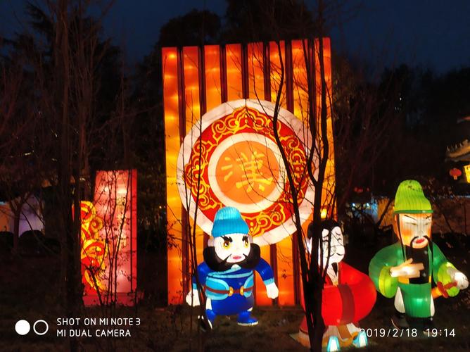 火树银花闹锦里 成都武候唱灯会