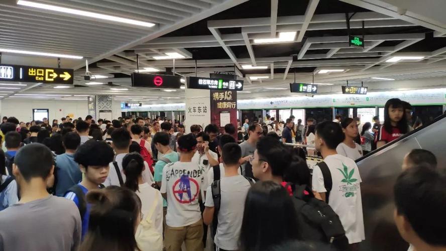 南宁地铁根据节假日客流特征,提前制定了铁路,汽车