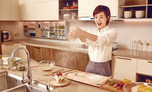 作为欧派家居的代言人,孙俪非常契合欧派家居的品牌形象,更能与消费者