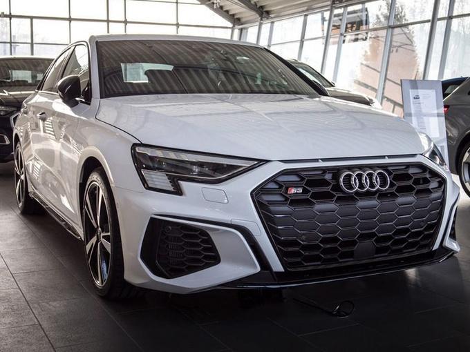 奥迪全新s3进店实拍!搭2.0t 7速双离合,内饰造型更运动