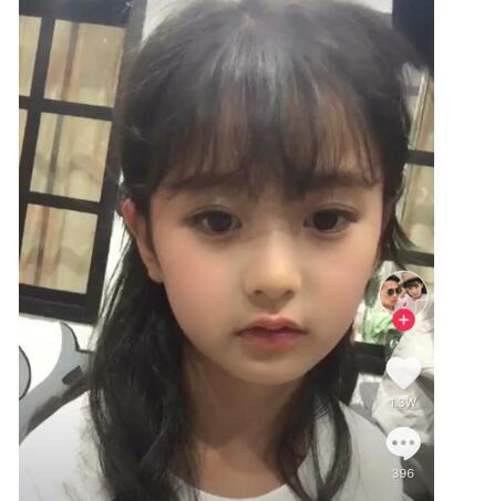 裴佳欣是怎么出名的裴佳欣被称为抖音第一女神小视频截图图片童模裴