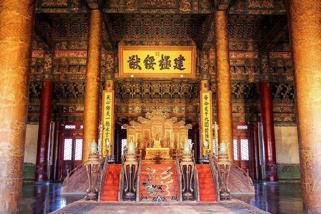 另外还有一种说法是,故宫的四道城门与位于正中间的太和殿构成了一个