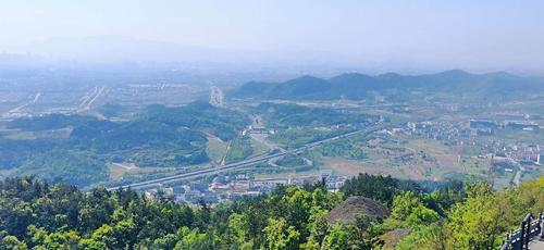 义乌德胜岩山顶