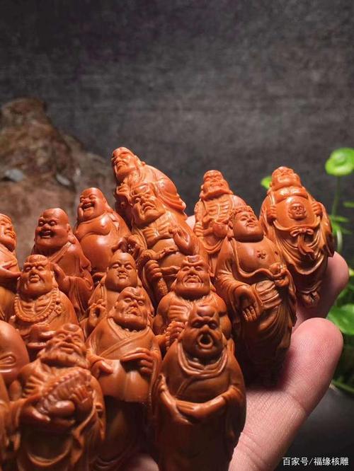 橄榄核雕名家——谢才元整身十八罗汉威严神武