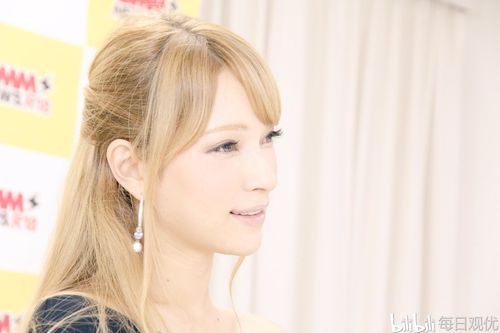 每日观优蒂亚tia一个拥有比利时荷兰与日本血统的混血美女