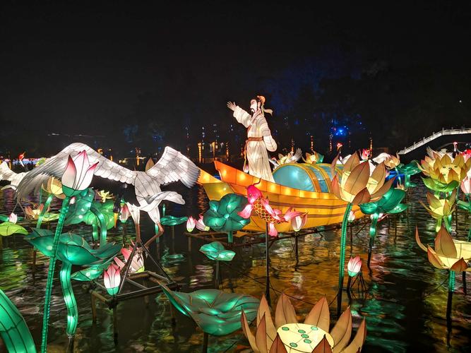 白鹭洲公园花灯展之水上花灯