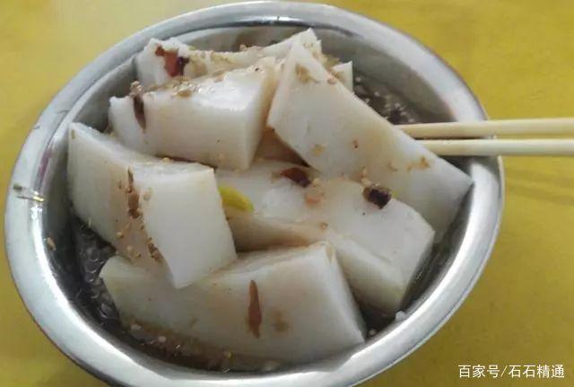 白助是岑溪传统手工制作的地方小吃代表,记得以前的白助是有九层之多